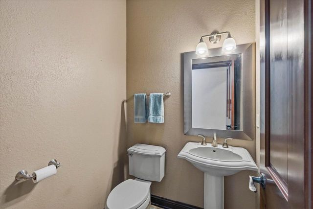 W144N9912 Sun Valley TRAIL, Germantown, WI 53022