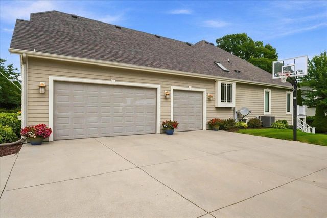 W144N9912 Sun Valley TRAIL, Germantown, WI 53022
