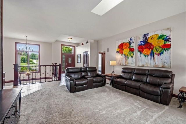 W144N9912 Sun Valley TRAIL, Germantown, WI 53022
