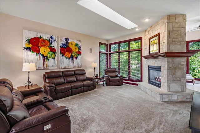 W144N9912 Sun Valley TRAIL, Germantown, WI 53022
