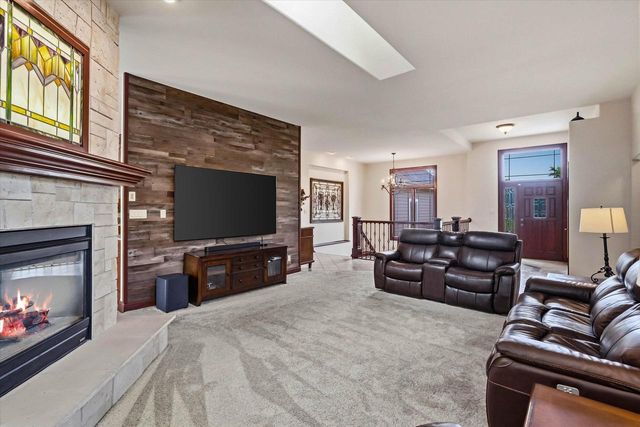 W144N9912 Sun Valley TRAIL, Germantown, WI 53022