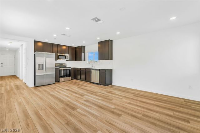 2204 ABRAHAM Avenue, Las Vegas, NV 89106