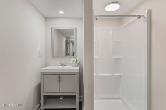 314 W Young High Pike, Knoxville, TN 37920