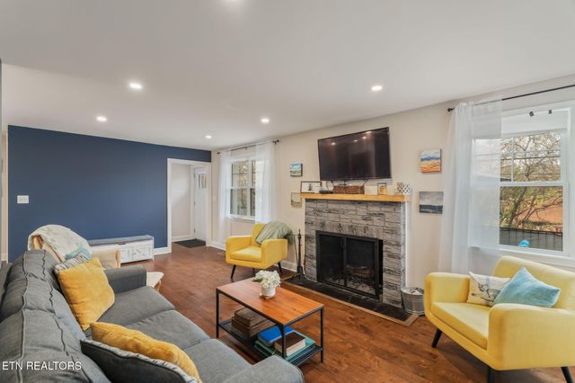 314 W Young High Pike, Knoxville, TN 37920