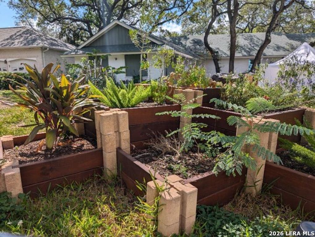 2818 Whisper Fawn St, San Antonio, TX 78230