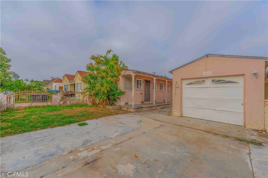8669 San Gabriel, South Gate, CA 90280