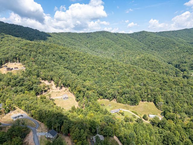 280 Wild Berry Lane, Hayesville, NC 28904
