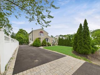 30 W Belmont Street, Bay Shore, NY 11706