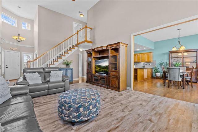 1008 SW Whistle Drive, Lee's Summit, MO 64082