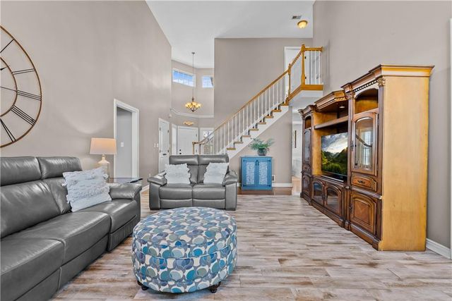 1008 SW Whistle Drive, Lee's Summit, MO 64082