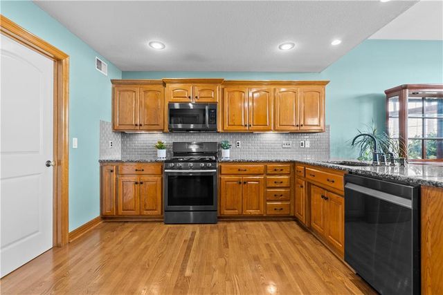 1008 SW Whistle Drive, Lee's Summit, MO 64082