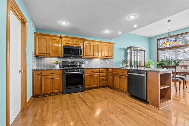 1008 SW Whistle Drive, Lee's Summit, MO 64082