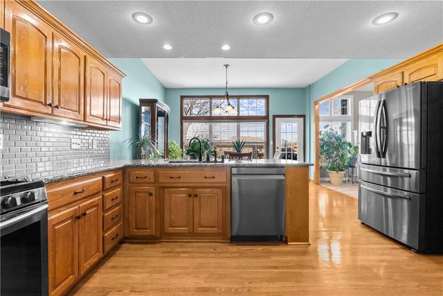 1008 SW Whistle Drive, Lee's Summit, MO 64082