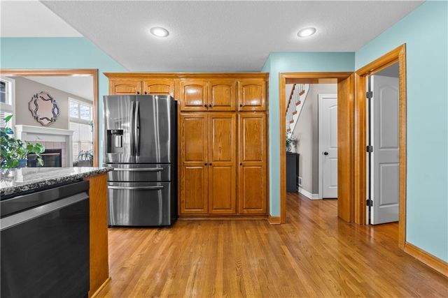 1008 SW Whistle Drive, Lee's Summit, MO 64082