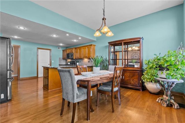 1008 SW Whistle Drive, Lee's Summit, MO 64082