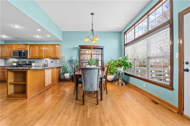 1008 SW Whistle Drive, Lee's Summit, MO 64082