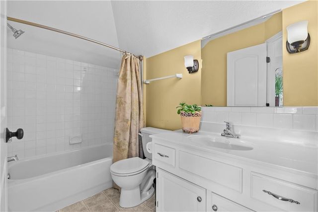 1008 SW Whistle Drive, Lee's Summit, MO 64082