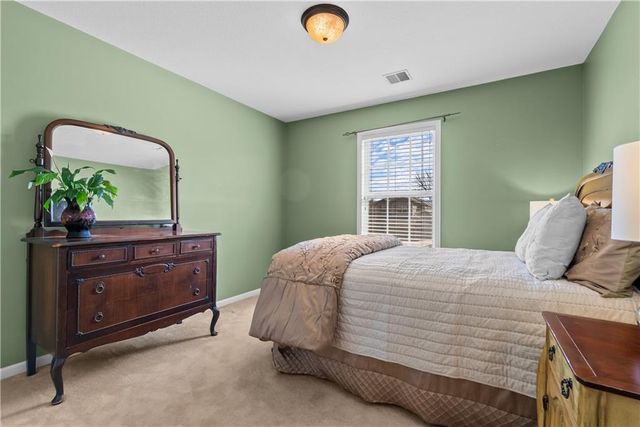 1008 SW Whistle Drive, Lee's Summit, MO 64082