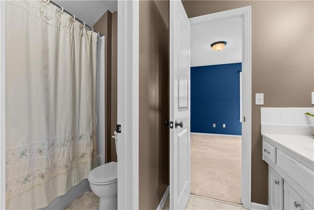 1008 SW Whistle Drive, Lee's Summit, MO 64082