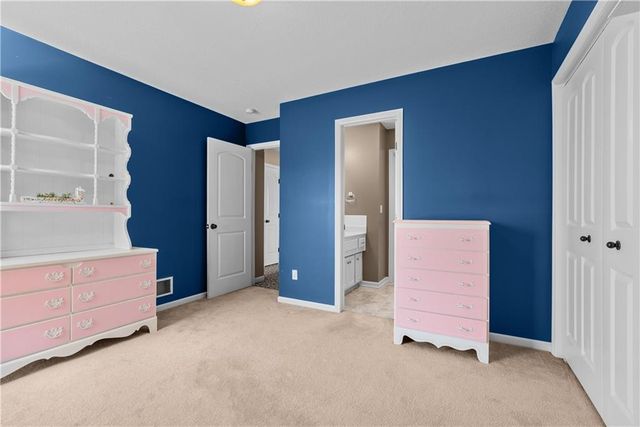 1008 SW Whistle Drive, Lee's Summit, MO 64082