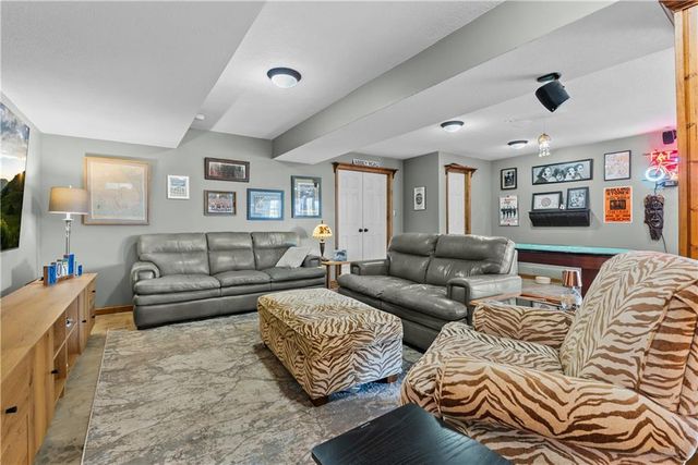 1008 SW Whistle Drive, Lee's Summit, MO 64082