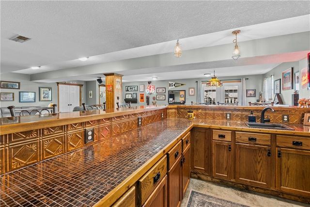 1008 SW Whistle Drive, Lee's Summit, MO 64082