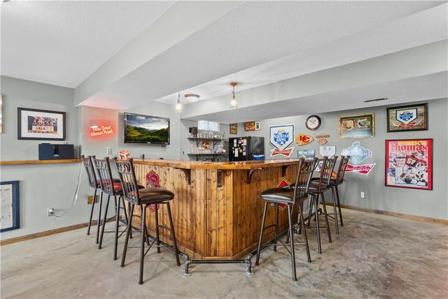 1008 SW Whistle Drive, Lee's Summit, MO 64082