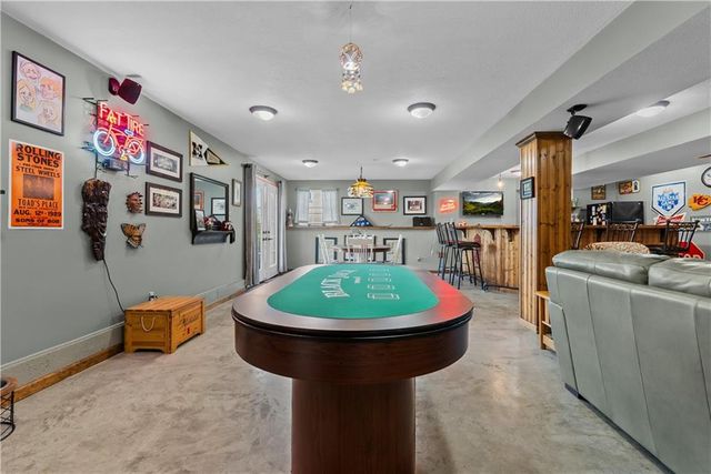 1008 SW Whistle Drive, Lee's Summit, MO 64082