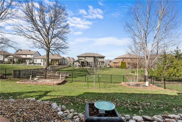 1008 SW Whistle Drive, Lee's Summit, MO 64082