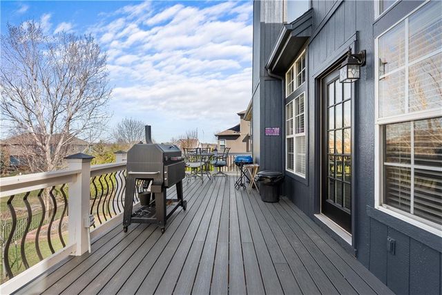 1008 SW Whistle Drive, Lee's Summit, MO 64082