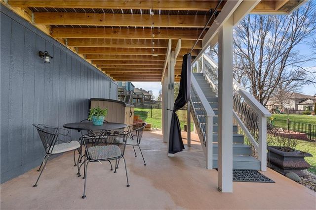 1008 SW Whistle Drive, Lee's Summit, MO 64082