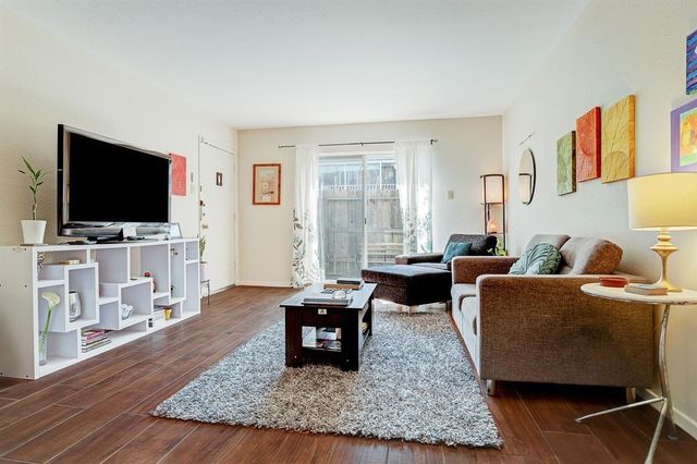 4040 San Felipe Street 109, Houston, TX 77027