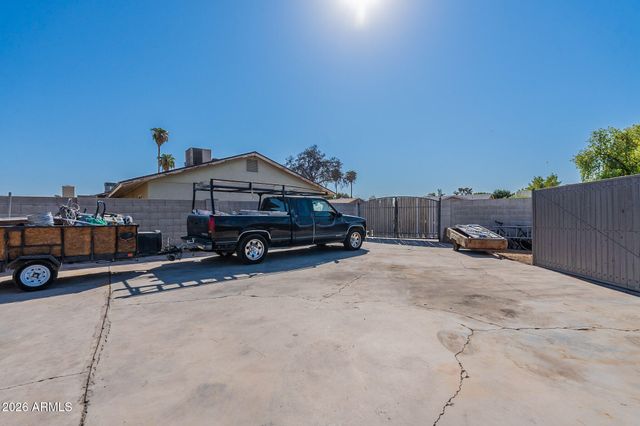 5344 W MERCER Lane, Glendale, AZ 85304