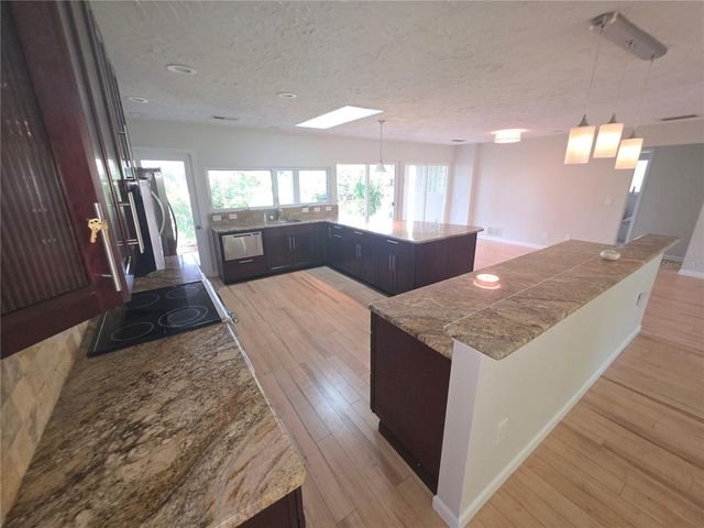 7708 NW 9TH AVE DRIVE, Bradenton, FL 34209