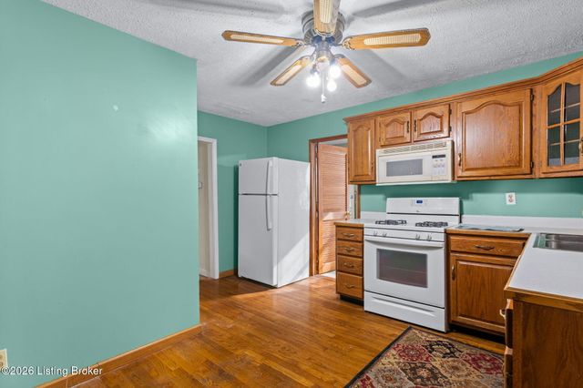 10509 Fairview Ave, Jeffersontown, KY 40299