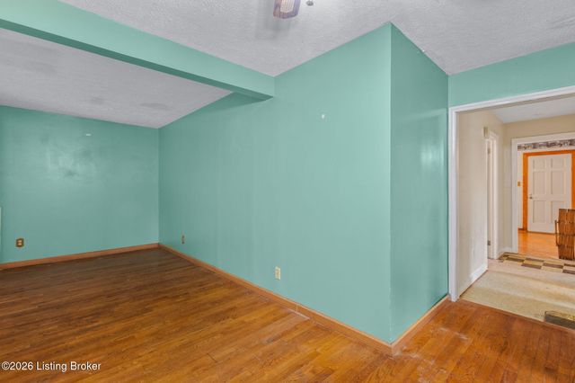 10509 Fairview Ave, Jeffersontown, KY 40299