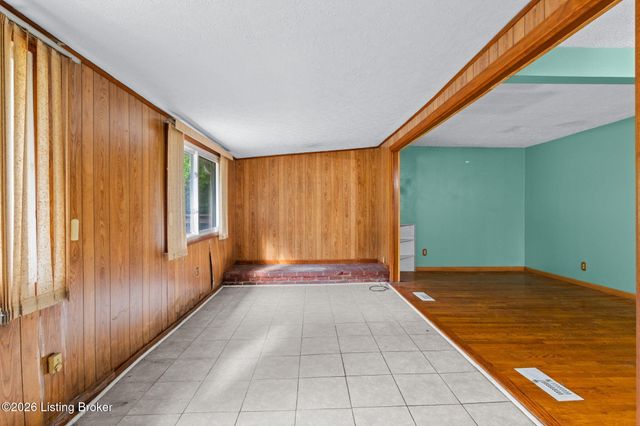 10509 Fairview Ave, Jeffersontown, KY 40299