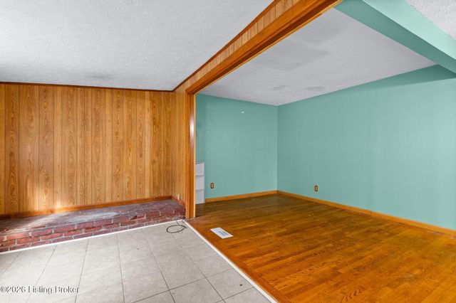 10509 Fairview Ave, Jeffersontown, KY 40299