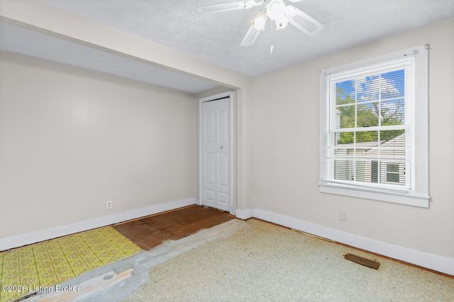 10509 Fairview Ave, Jeffersontown, KY 40299