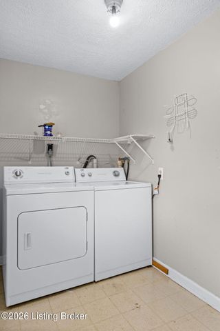 10509 Fairview Ave, Jeffersontown, KY 40299
