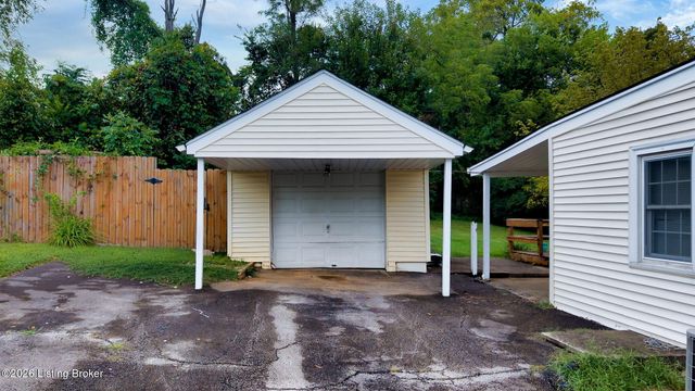 10509 Fairview Ave, Jeffersontown, KY 40299