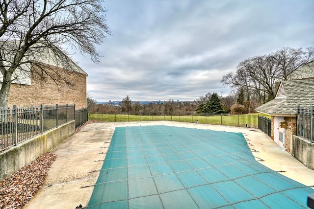 8 Eagle View Lane, Fort Thomas, KY 41075