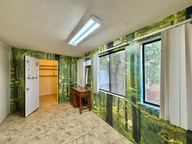 9820 S 9TH Street, Mayer, AZ 86333