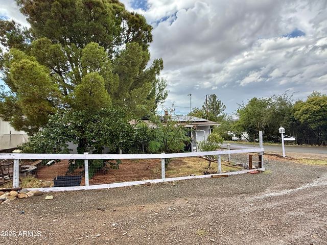 9820 S 9TH Street, Mayer, AZ 86333