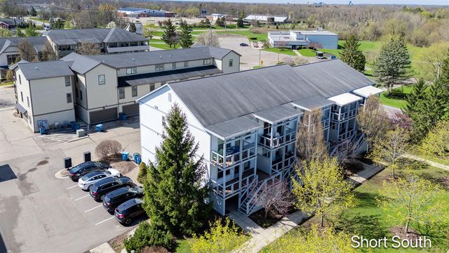 2090 Celadon Drive, Grand Rapids, MI 49525