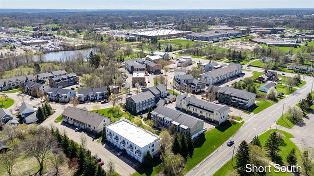 2090 Celadon Drive, Grand Rapids, MI 49525