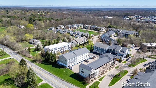 2090 Celadon Drive, Grand Rapids, MI 49525