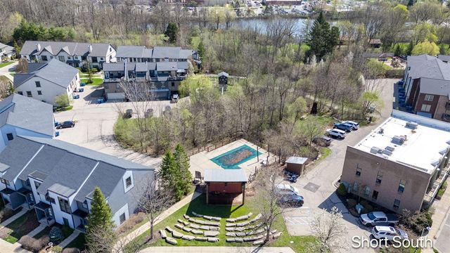 2090 Celadon Drive, Grand Rapids, MI 49525
