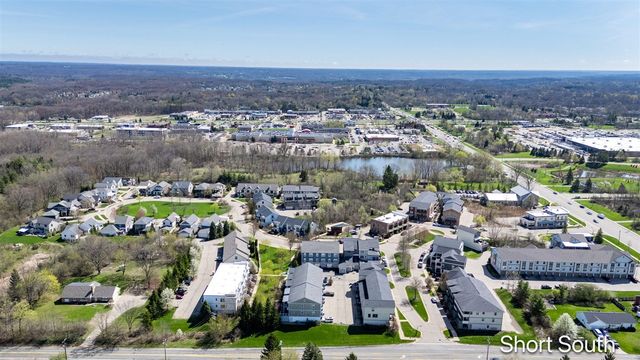 2090 Celadon Drive, Grand Rapids, MI 49525
