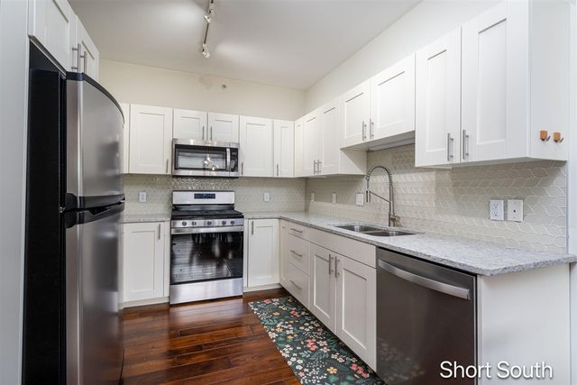 2090 Celadon Drive, Grand Rapids, MI 49525